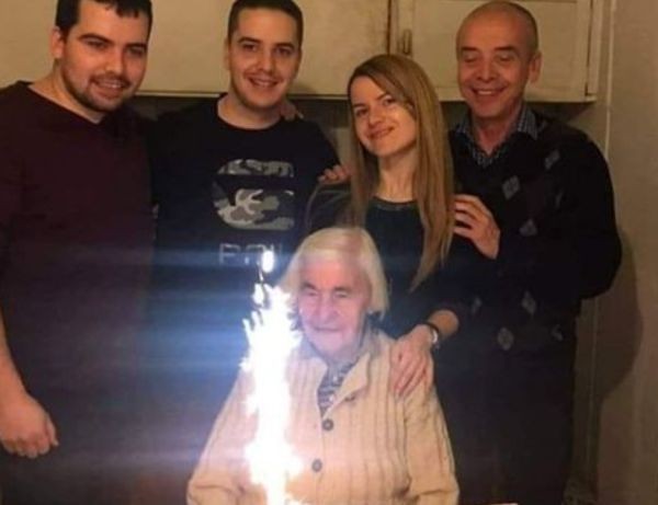 Майката на скандалния доц Атанас Мангъров навърши 99 години на