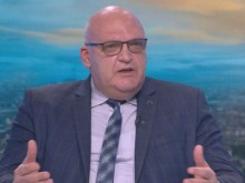Д-р Брънзалов: Не трябва да се противопоставят ваксинационните пунктове на личните лекари