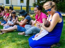 Специалисти: При желание кърмещите майки могат да се ваксинират срещу COVID-19