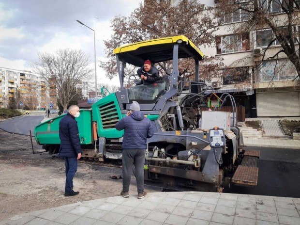 Започна изграждането на нов паркинг на ъгъла на ул Патриарх Евтимий