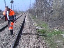 Ясна е самоличността на двете жени, чиято кола се оказа под локомотив
