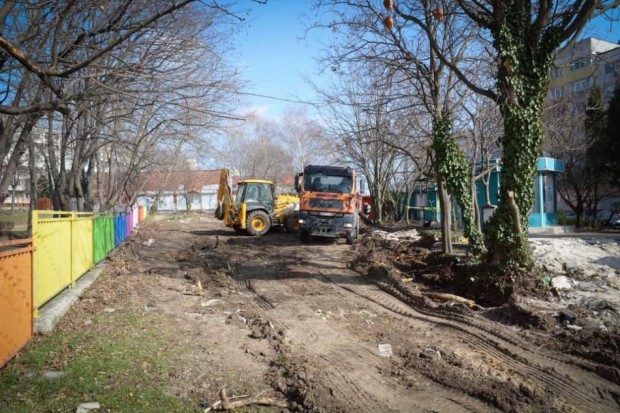 Приключва изграждането на паркинг край бл. 211 в Кайсиева градина“