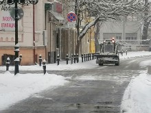Жълт код за почти цяла България! Ударно завръщане на зимата с преспи и навявания!