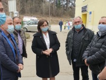 Нинова от Гоце Делчев: При спечелване на изборите започваме незабавни преговори за доставка на ваксини от Русия и Китай