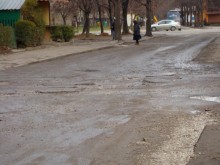 Стартът на обновяването на "Михалаки Георгиев" се бави