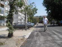 Улица, паркинг и тротоари изграждат в "Източен" по настояване на граждани