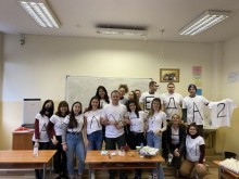 Абитуриенти от елитно пловдивско училище изненадаха любимия си учител