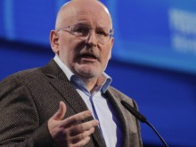 Тимерманс признава, че ЕС е допуснал грешки при стратегията за ваксинация