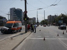 Жена пред раждане е пътувала в катастрофиралата линейка
