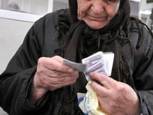 Майстори измамиха 82-годишна жена, взеха й над 9000 лева