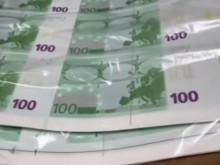 Разкрито е производство на фалшиви долари и евро в столицата