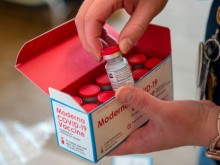 "Модерна" започва тестване на ваксина срещу коронавирус за деца