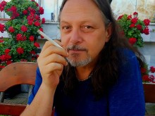 Алгафари: Калабалъкът, сергиите с евтинджоси и лошата храна ме отказаха от Черноморието
