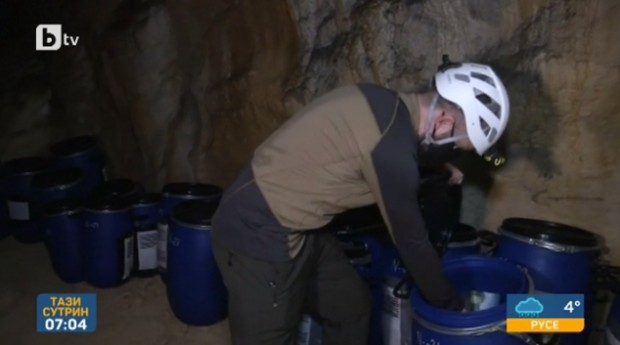 Любопитен социален експеримент във Франция Група доброволци влязоха в подземна