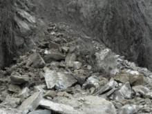 Ограничиха временно движението по пътя Пещера – Батак заради свлачище