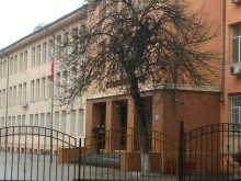 Всички ученици минават онлайн, затварят детски градини и ясли