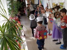 С модно дефиле и изложба децата от ДГ "Чучулига" отбелязаха Световния ден на рециклирането
