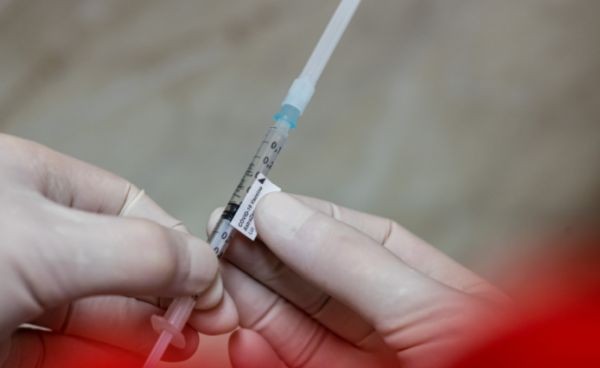 Европейската агенция по лекарствата EMA потвърди че ваксината срещу COVID 19 на