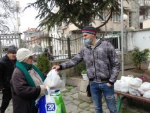 Студенти от УХТ с благотворителна акция "Топъл обяд"