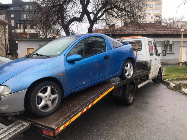 presstv.bg
Три полицейски коли се опитали да спрат лек автомобил, който