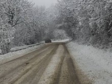 Важно за пътуващите в Пловдивско, зимата не отстъпва
