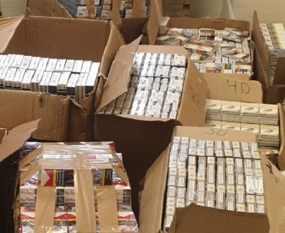 Митнически служители задържаха 178 800 къса 8940 кутии цигари и