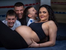 Тервел Пулев стана баща за трети път! И пак е момче!