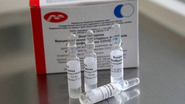 ТАСС
Руската ваксина срещу коронавируса ЕпиВакКорона“ формира тройна имунна защита, съобщи