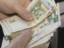 За една година в епидемия сме спестили много, но и сме изтеглили повече кредити