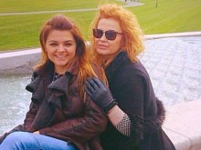 Петя Дикова: Не одобрявам оскъдното облекло на майка ми