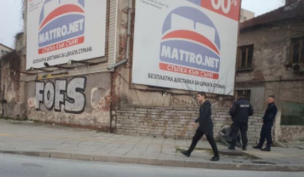 Окървавен мъж стресна шофьори и пешеходци на кръстовището на Сточна гара