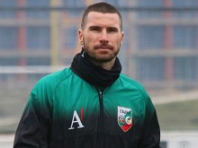 Изкаралият ковид Кабаков ще свири на аматьори в Съединение