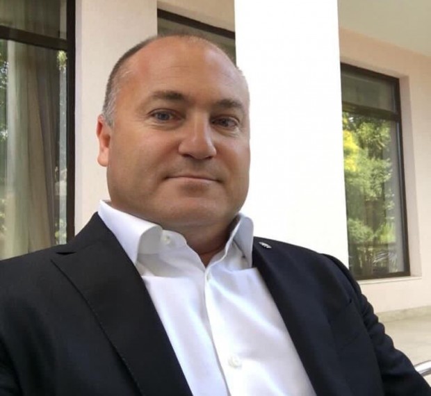 Веселин Василев е член на Изпълнителния съвет на Републиканци за България Той е бизнесмен