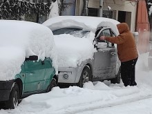 Средиземноморски циклон връща зимата у нас, на места нови 20 см сняг!
