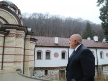 Борисов показа в какво се е превърнал сега един "свинарник по времето на комунизма"