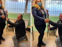 Предложение за брак пред урна с бюлетини