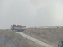 Продължават да гасят пожара край Кричим, военни също се включват