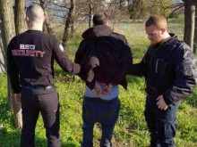 Заловиха психичноболен, който напада жени пред Спешна помощ и спира линейки