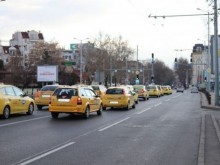 Таксиметровите шофьори започват да работят с нови тарифи