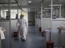 Момче на 15 години загуби битката с коронавируса