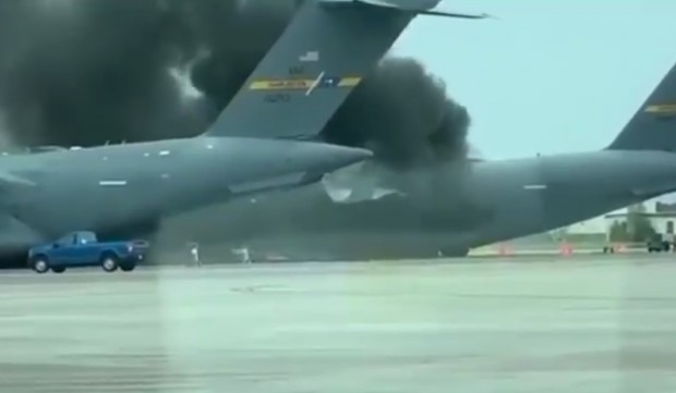 Breaking Aviation News & Videos публикува видео на горящ Boeing