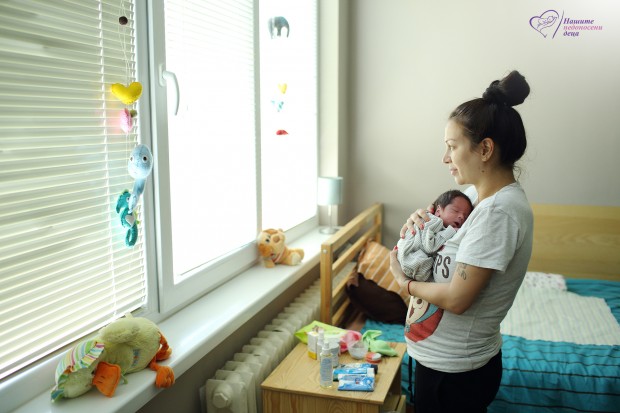 Всяка година в България майките на близо 6000 бебета са