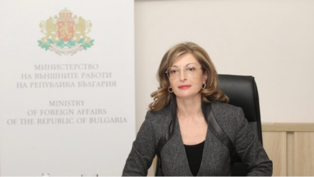 Захариева: ГЕРБ обсъжда варианти за правителство и без Борисов