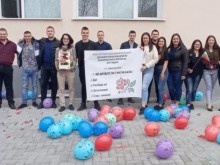 Зрелостници пратиха класната си на матура
