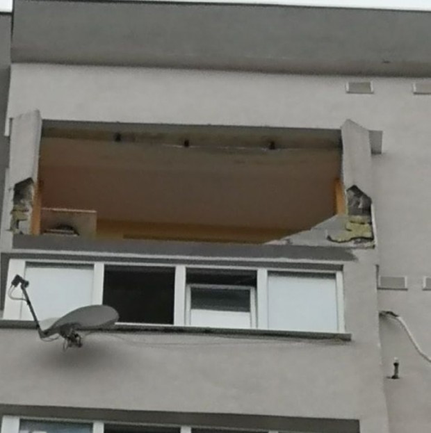 Varna24 bg
Стена на усвоена тераса в санирания блок 27 във Владиславова  се