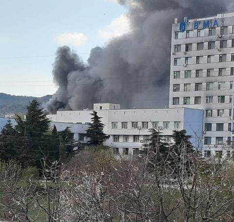 Виждам те КАТ Варна
Голям пожар изпепели автосервиз над Военноморска болница във