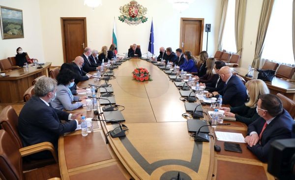 Министър-председателят Бойко Борисов и членовете на кабинета проведоха извънредно заседание