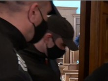 Почти година след смъртта на Милен Цветков, майката и братът на Кристиан се явиха пред съда