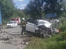 Извънредно: Тежка катастрофа на пътя Бургас – Айтос! Вадят от автомобили затиснати хора!