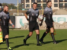 Никола Попов пак свири мач между Ботев и Черно море, пратиха Драганов на Локо - Левски